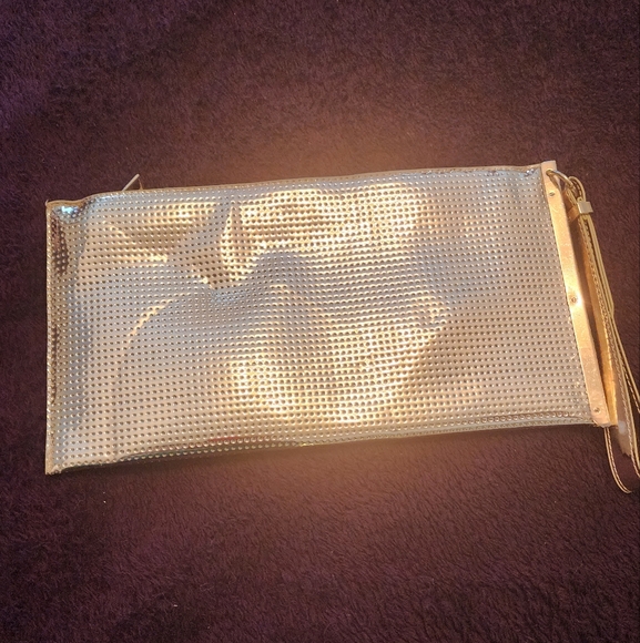Beautiful Metallic Gold Women's Clutch/Wristlet - Picture 3 of 11